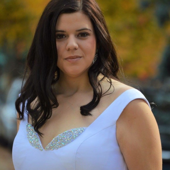 New Photos Added! Gorgeous white gown - Picture 7 of 8